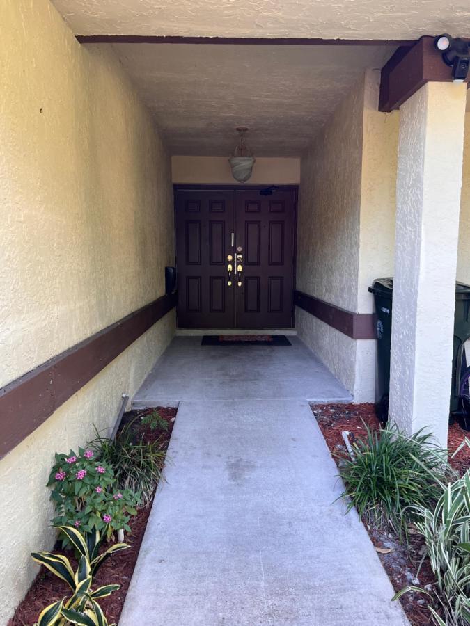 Entire Single Family 3 Bed 2 Bath In Water Front Big Cozy Back Yard View Ferienhaus Coconut