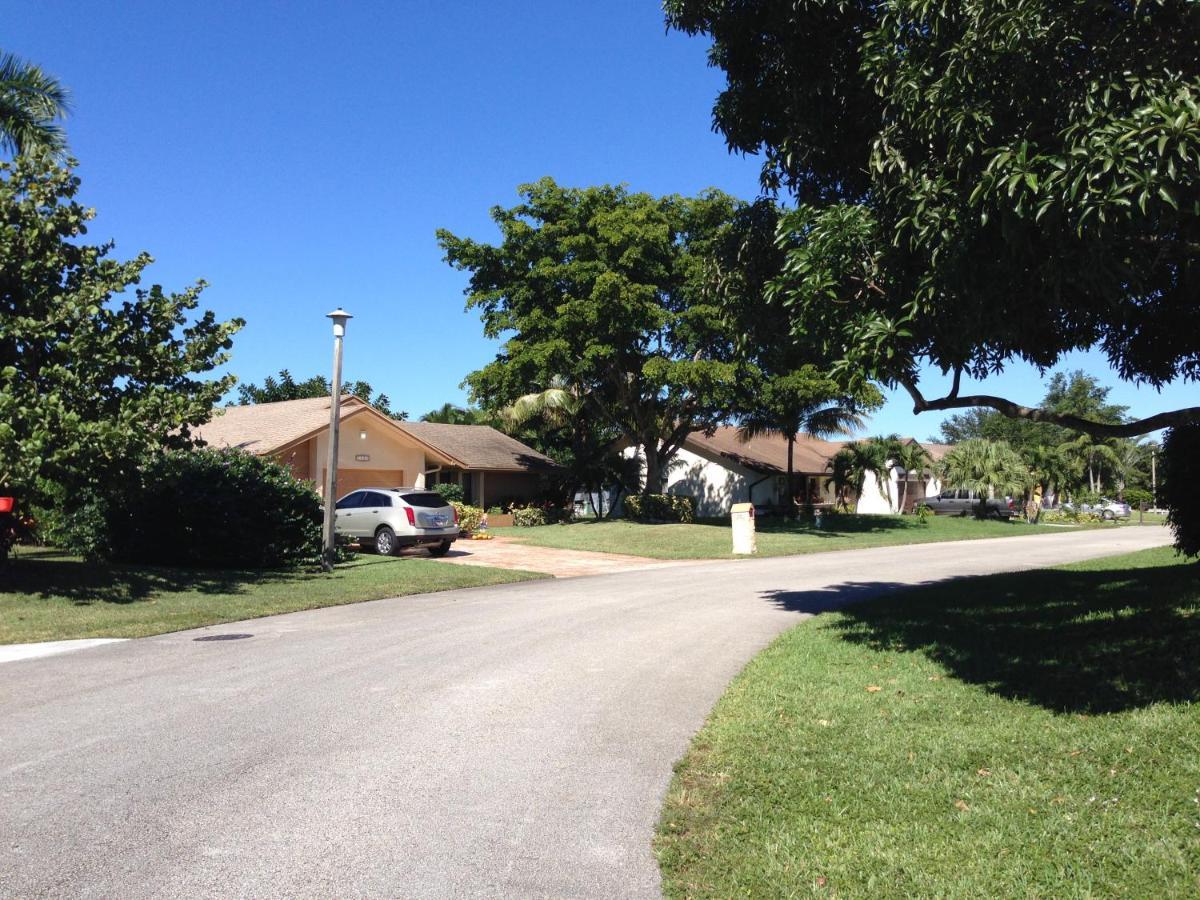 Entire Single Family 3 Bed 2 Bath In Water Front Big Cozy Back Yard View Coconut