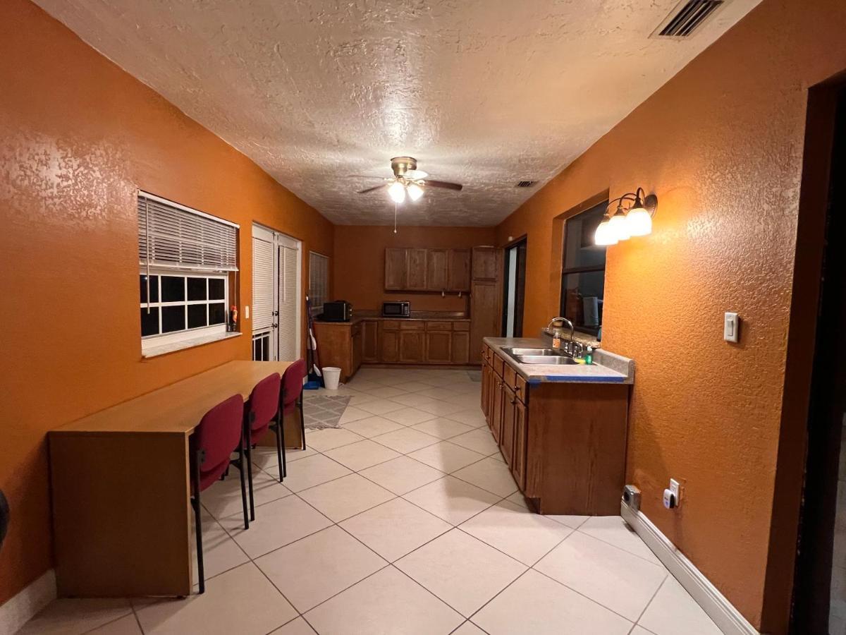 Entire Single Family 3 Bed 2 Bath In Water Front Big Cozy Back Yard View * Coconut