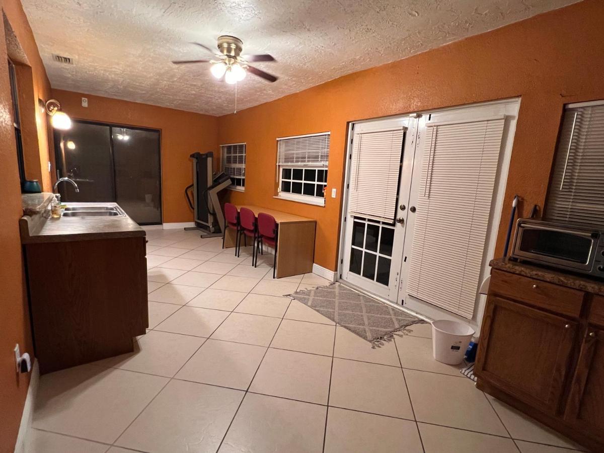 Entire Single Family 3 Bed 2 Bath In Water Front Big Cozy Back Yard View Coconut