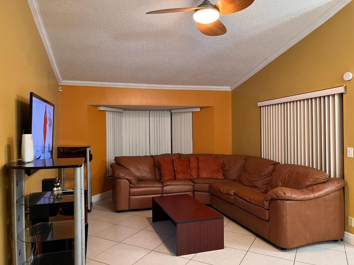 Ferienhaus Entire Single Family 3 Bed 2 Bath In Water Front Big Cozy Back Yard View
