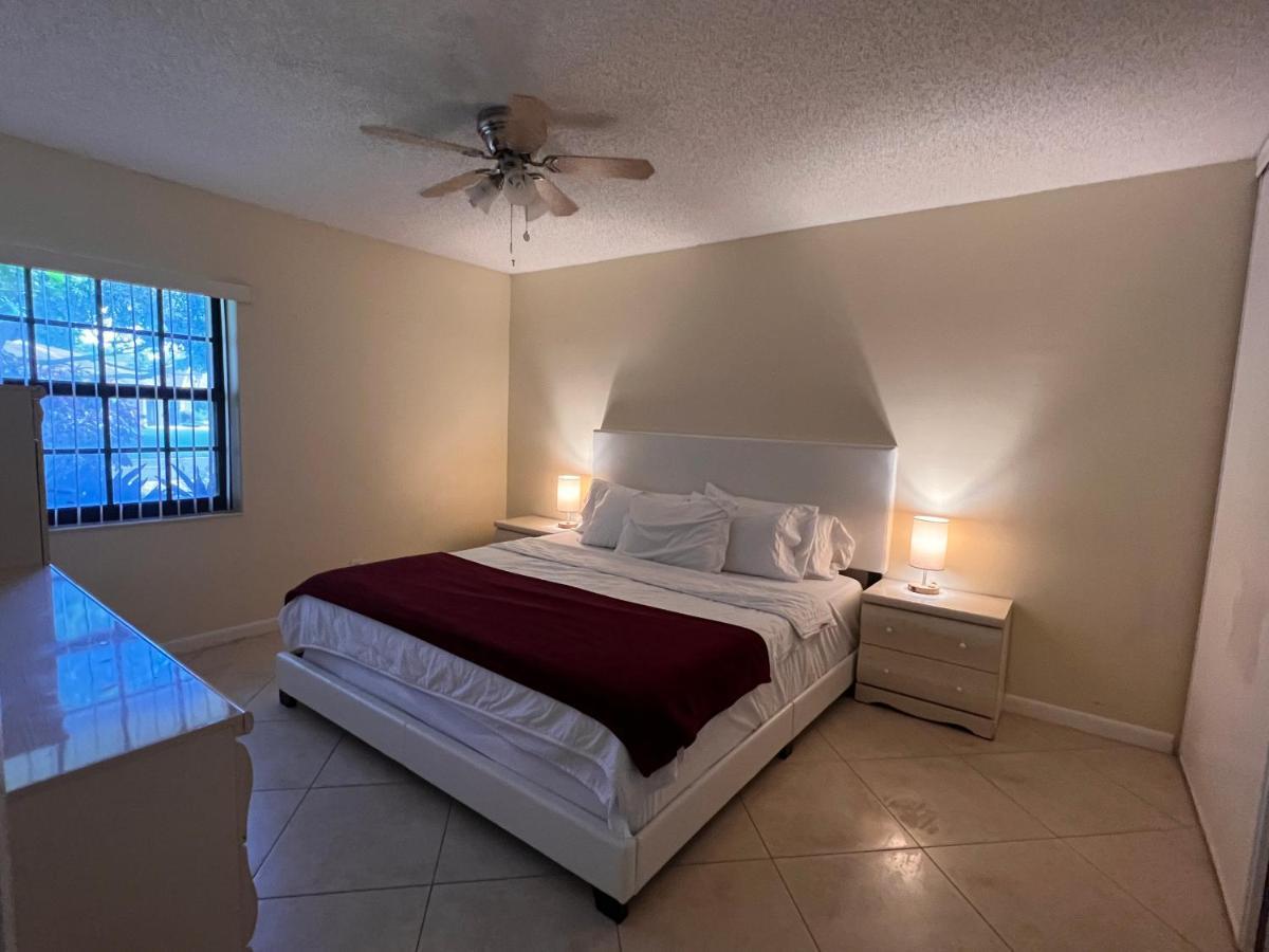 Entire Single Family 3 Bed 2 Bath In Water Front Big Cozy Back Yard View Ferienhaus