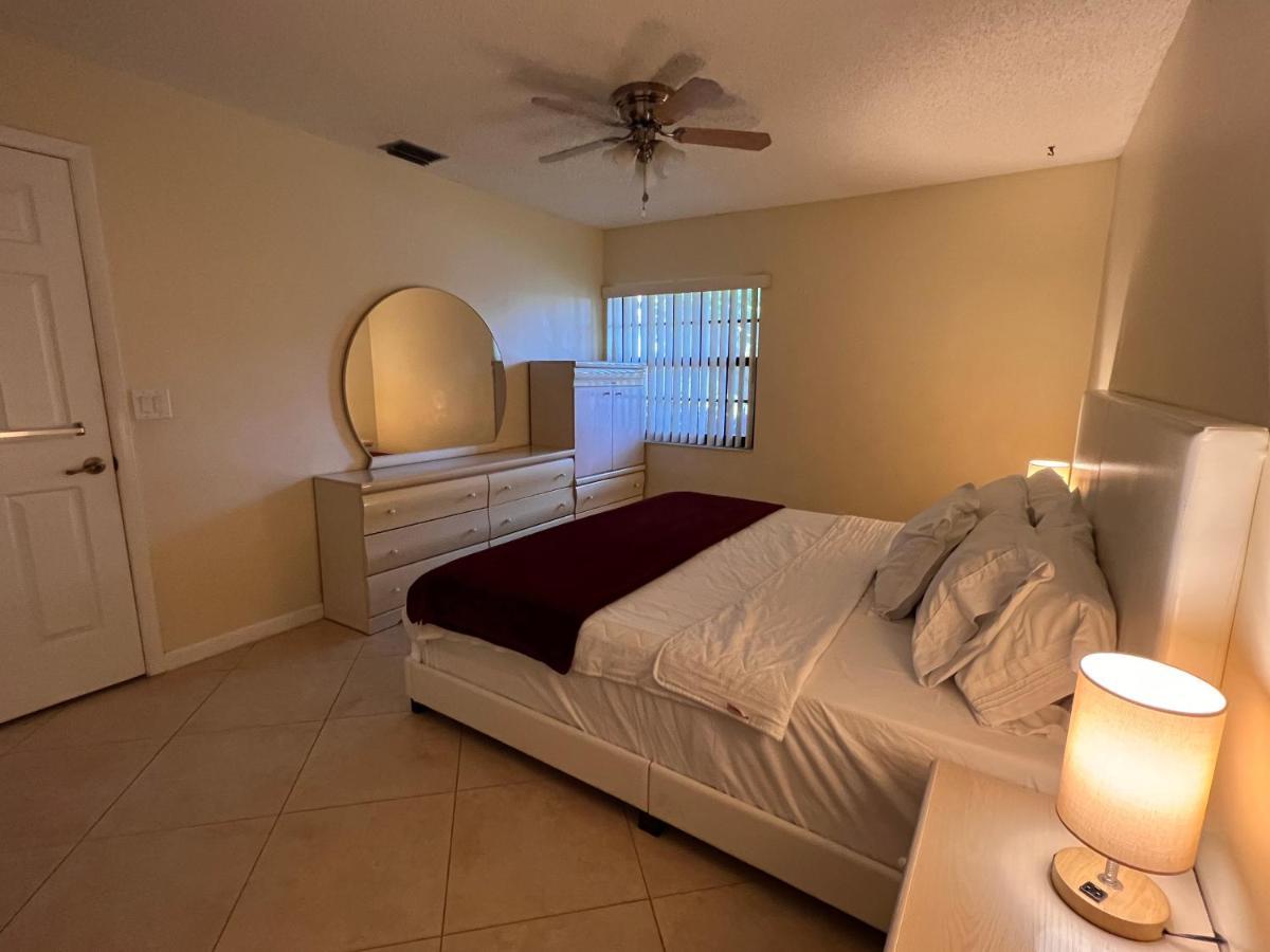Entire Single Family 3 Bed 2 Bath In Water Front Big Cozy Back Yard View Ferienhaus