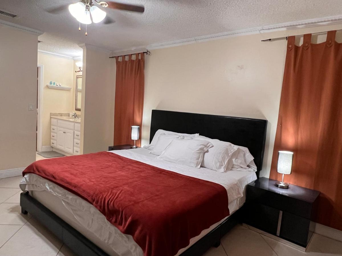 Entire Single Family 3 Bed 2 Bath In Water Front Big Cozy Back Yard View Ferienhaus *