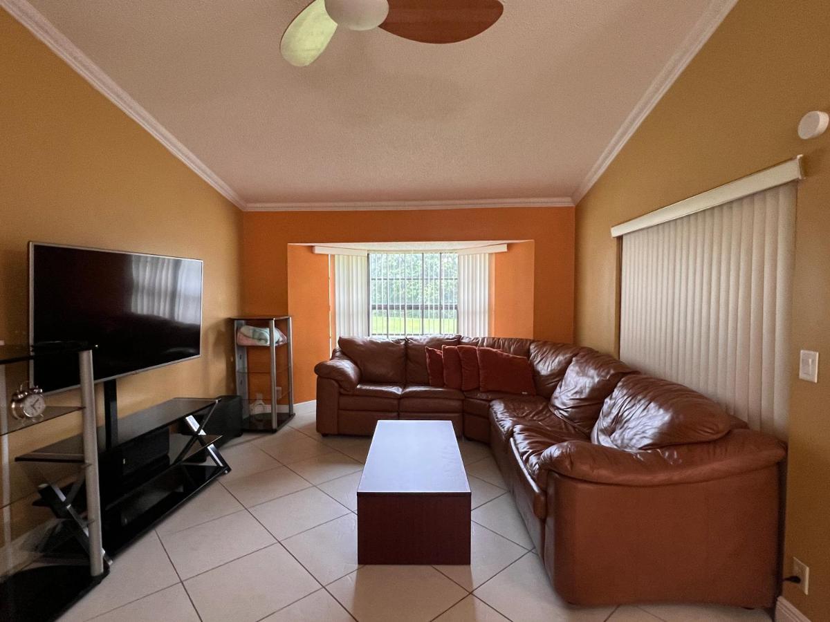 Entire Single Family 3 Bed 2 Bath In Water Front Big Cozy Back Yard View Ferienhaus Coconut