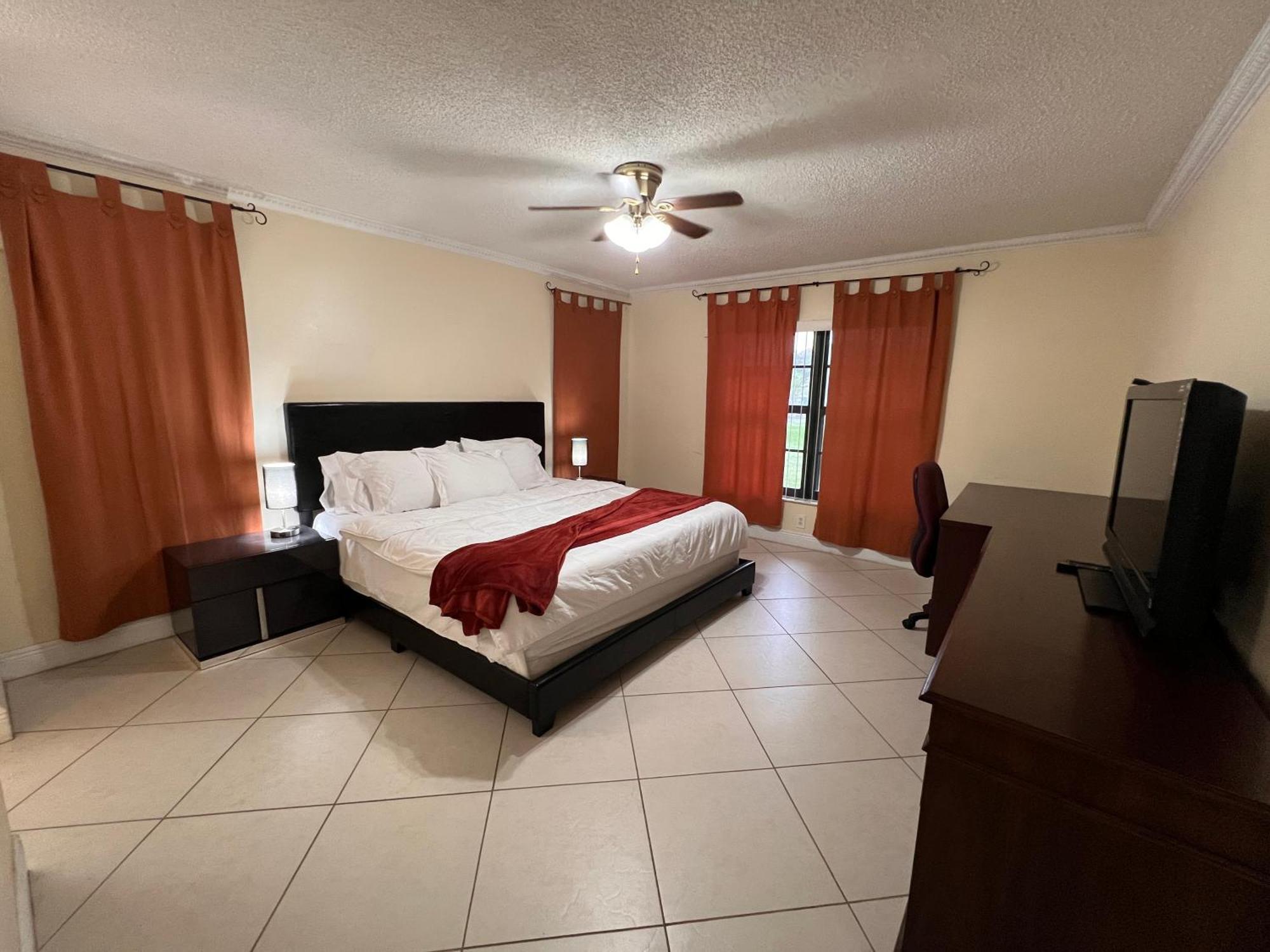 Entire Single Family 3 Bed 2 Bath In Water Front Big Cozy Back Yard View Ferienhaus Coconut