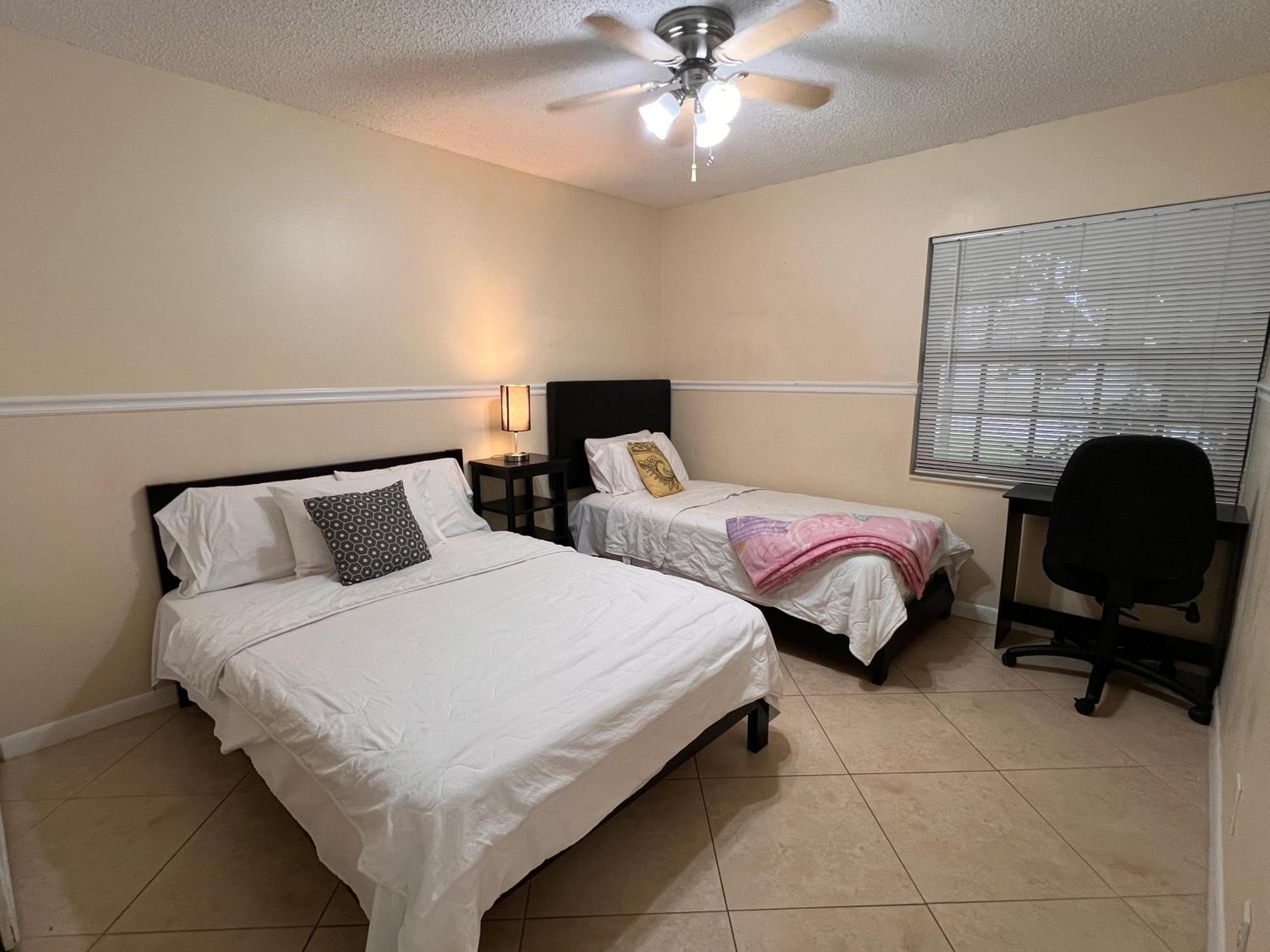 Entire Single Family 3 Bed 2 Bath In Water Front Big Cozy Back Yard View Ferienhaus Coconut