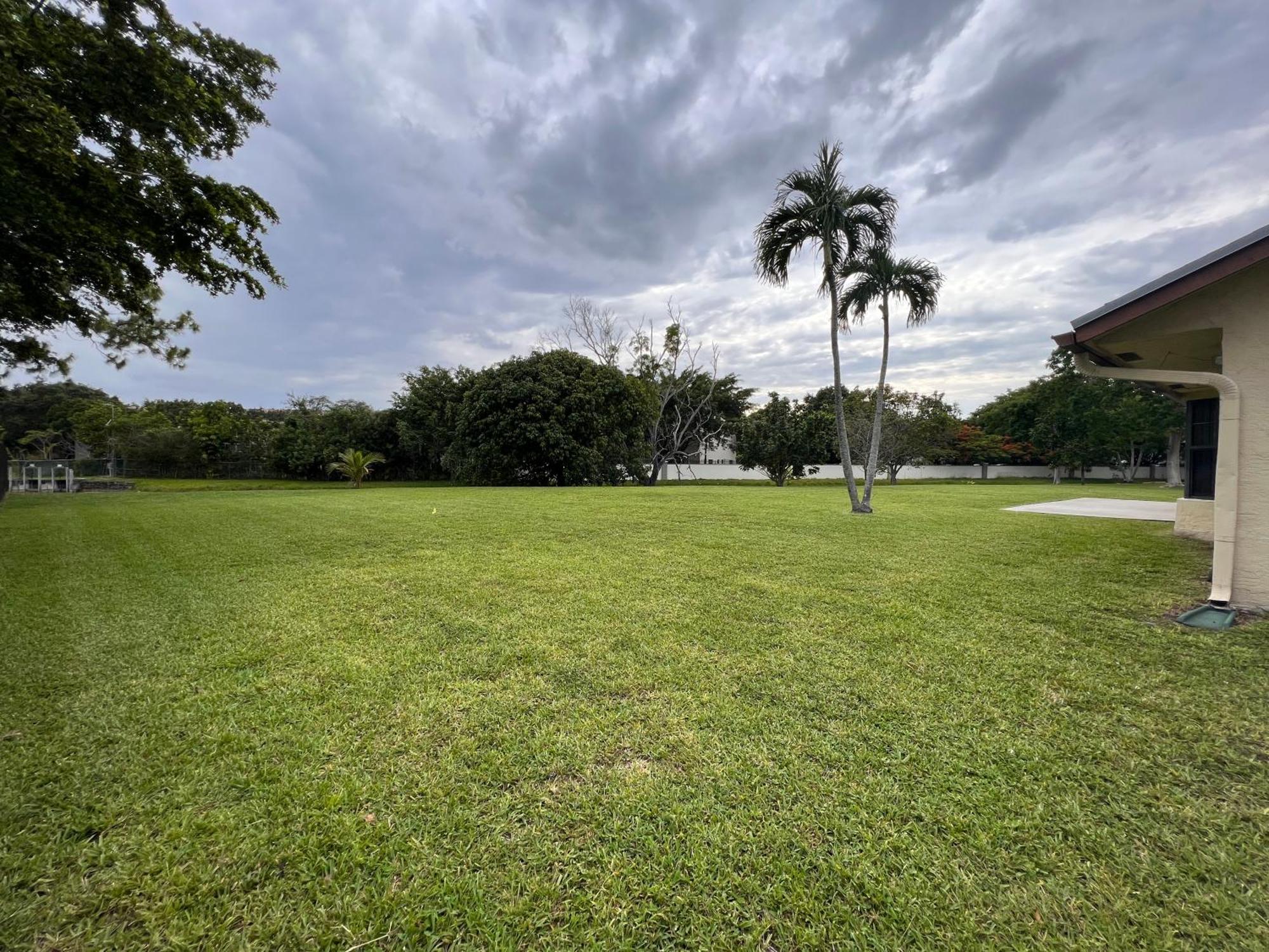 Entire Single Family 3 Bed 2 Bath In Water Front Big Cozy Back Yard View