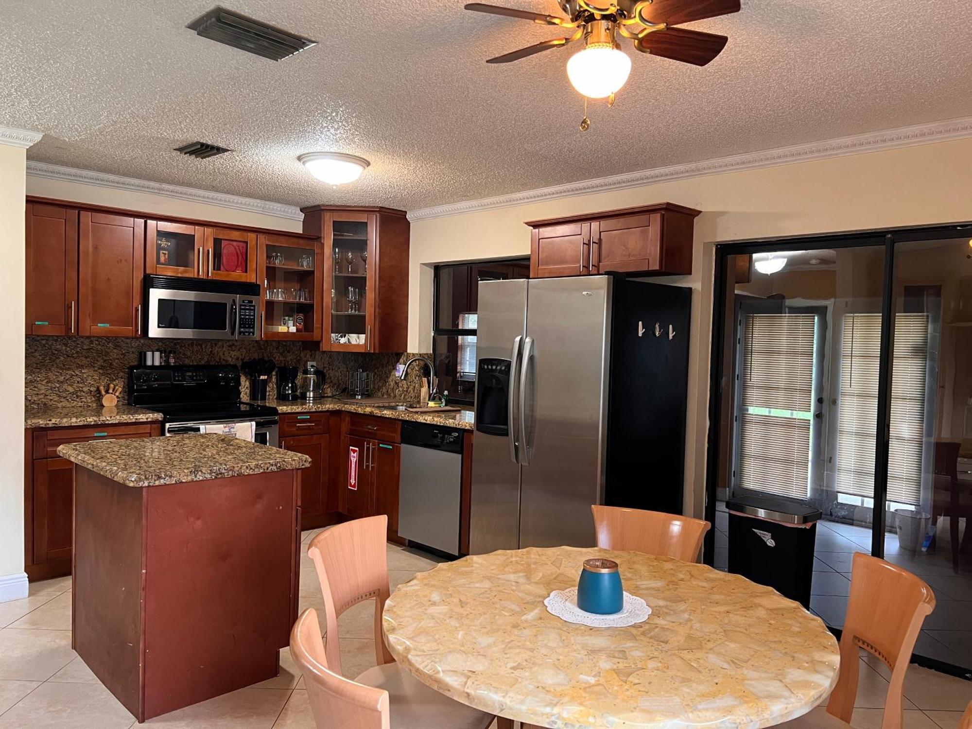 Ferienhaus Entire Single Family 3 Bed 2 Bath In Water Front Big Cozy Back Yard View Coconut